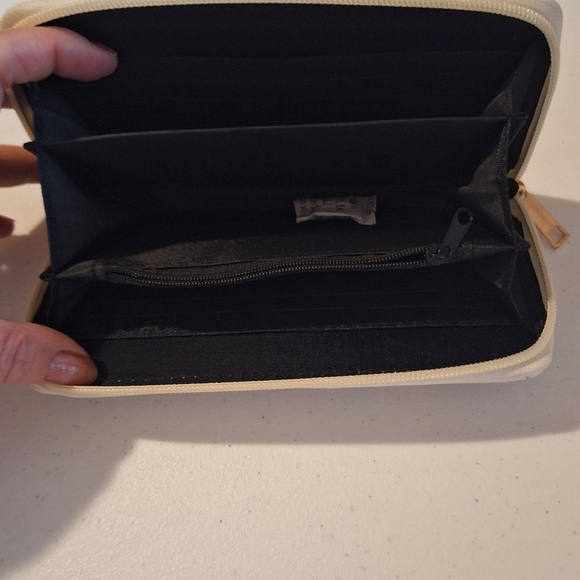 Wallet - Picture 4 of 4